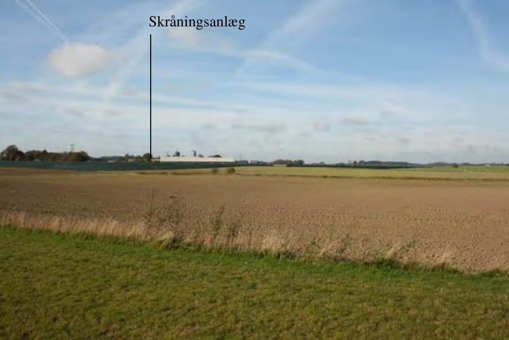 Terrænvisualisering fra VVM-redegørelsen: vejens skråningsanlæg ved krydsningen af Giber Å, som de vil fremstå umiddelbart efter etableringen, uden beplantning.