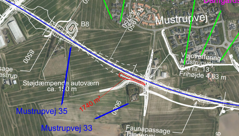 Kortudsnit ved vejoverføringen ved Mustrupvej med et smalt rødt areal syd for vejen, påtegnet 1740 m².